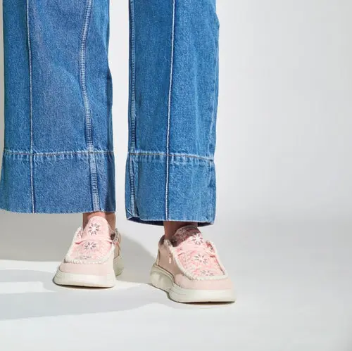 HEYDUDES Wendy Comf Suede Crochet – Pale Pink/Multi online